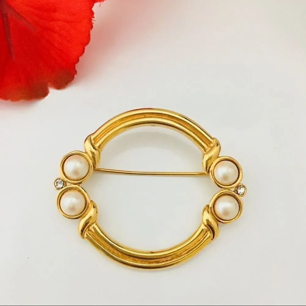 Vintage Monet Gold Pearl Rhinestone Brooch Circle 1051